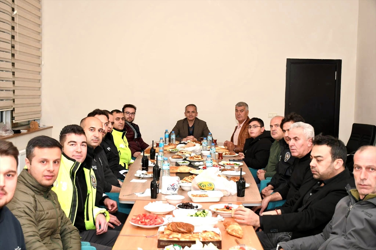 Seydişehir Kaymakamı polislerle sahur yaptı