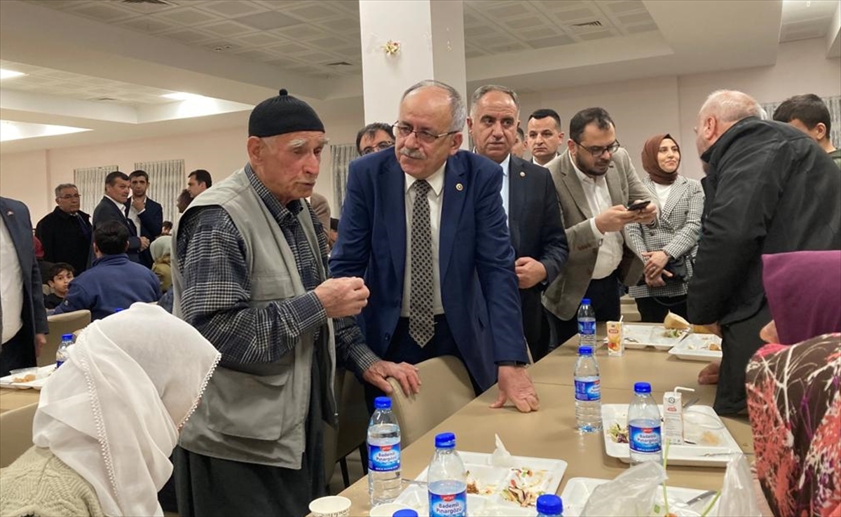 MHP Konya İl Teşkilatı depremzedelerle buluştu