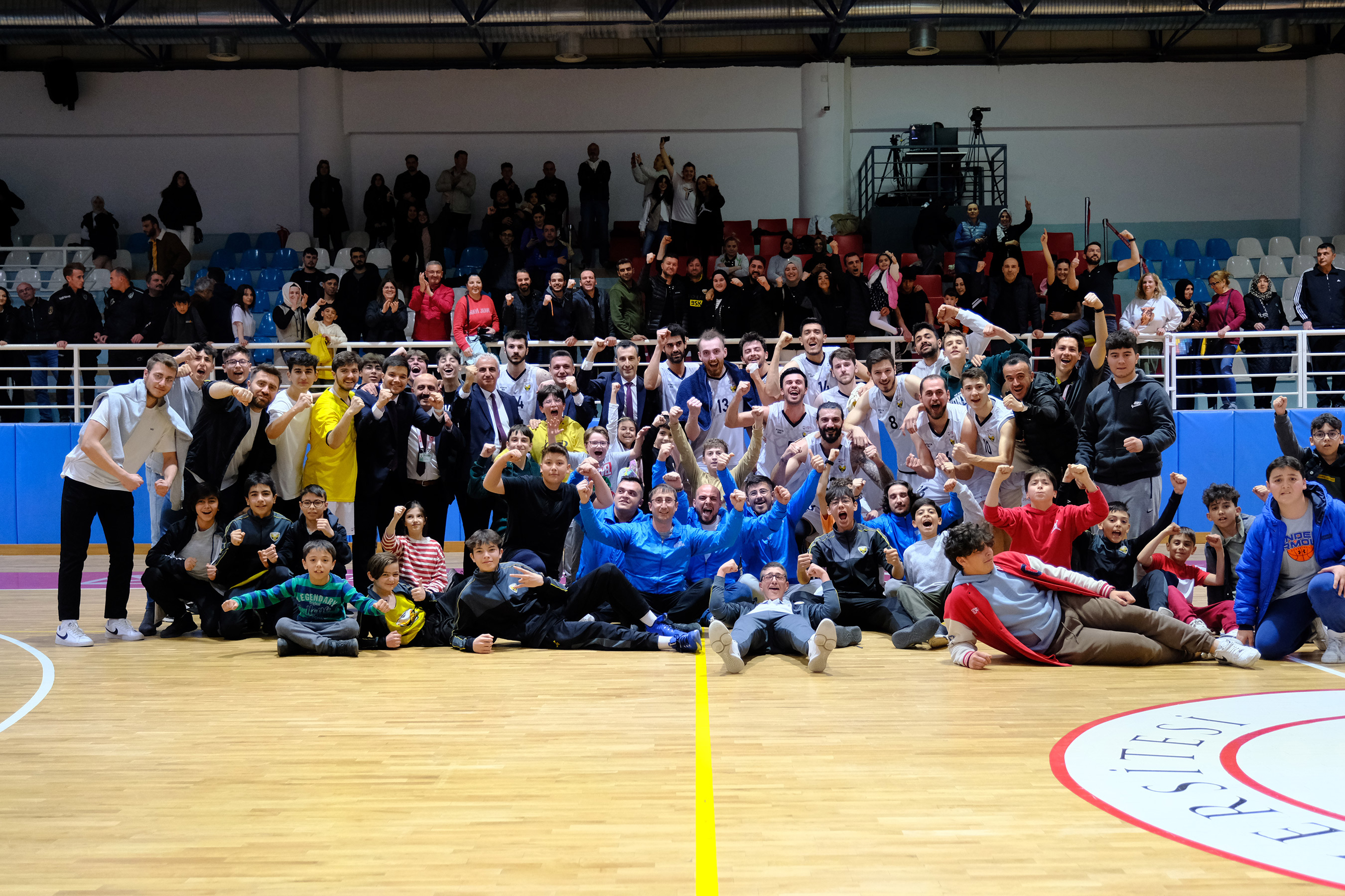 Büyükşehir Belediyespor Basketbol'da play-off sevinci