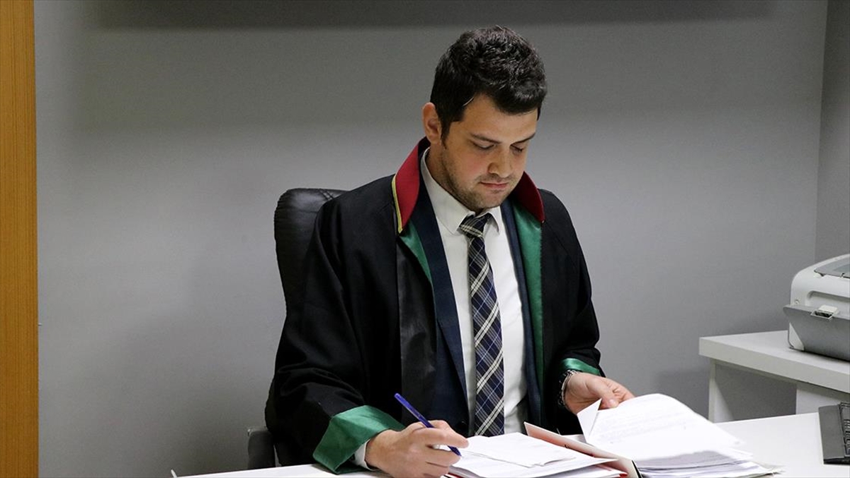 Gözünü kaybetse de meslek aşkı yıldırmadı
