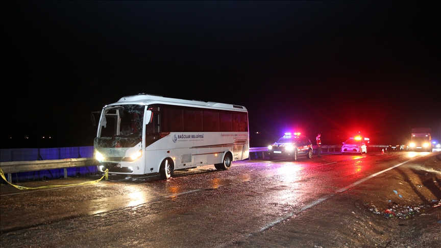 Yolcu otobüsü devrildi: 3 ölü, 19 yaralı