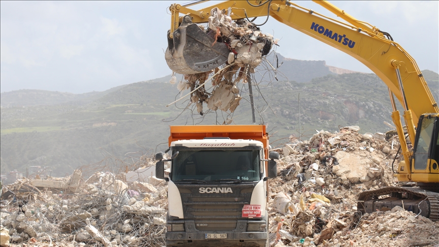 Hatay'da enkazın yüzde 49'u kaldırıldı