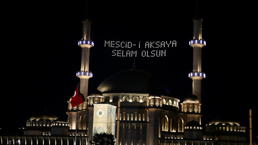 Taksim Camisine Mescid-i Aksa mahyası