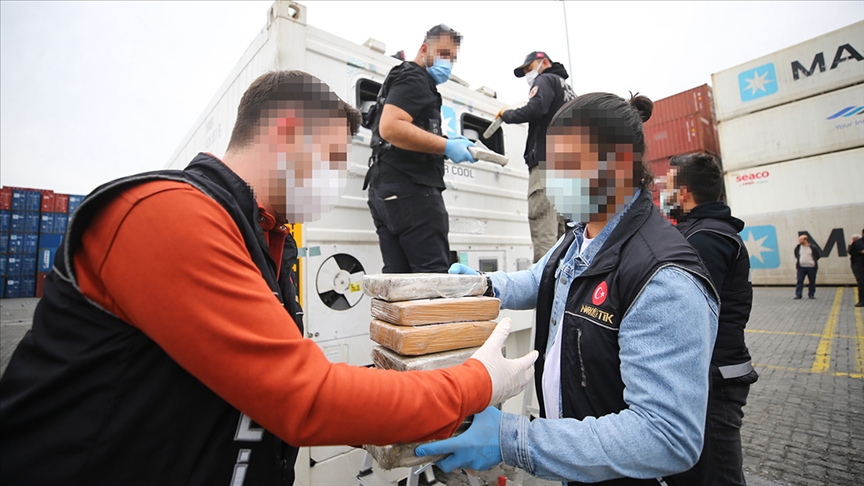 Muz yüklü konteynerde 97,5 kilo kokain ele geçirildi