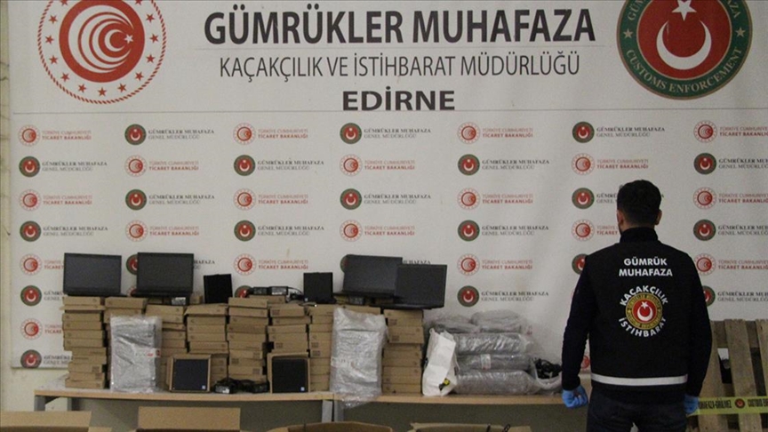 3,7 milyon liralık kaçak bilgisayar ve parçası ele geçirildi