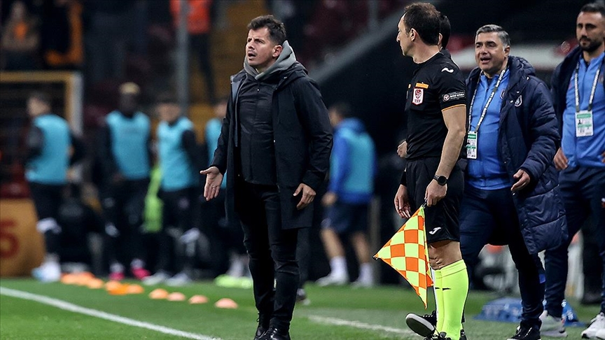 Emre Belözoğlu'na 4 maç men cezası