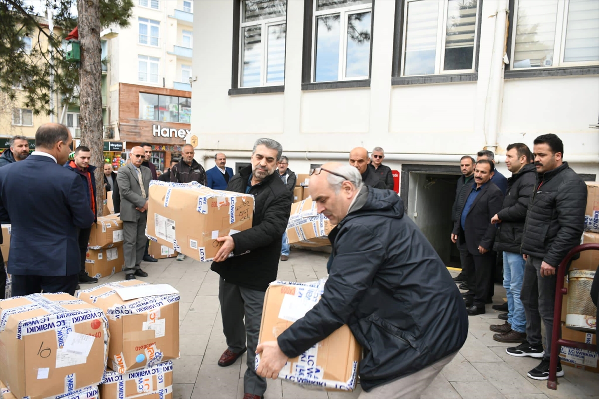 İhtiyaç sahibi öğrencilere bayram hediyesi