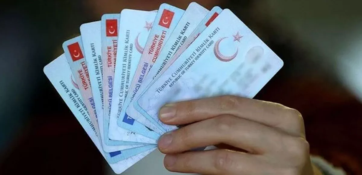 Göçmenlere TC kimlik kartı verildiği iddiaları