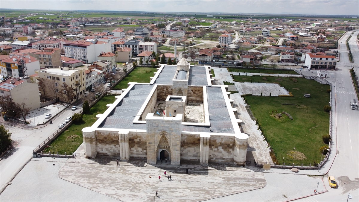 800 yıllık kervansaray ziyaretçilerini bekliyor