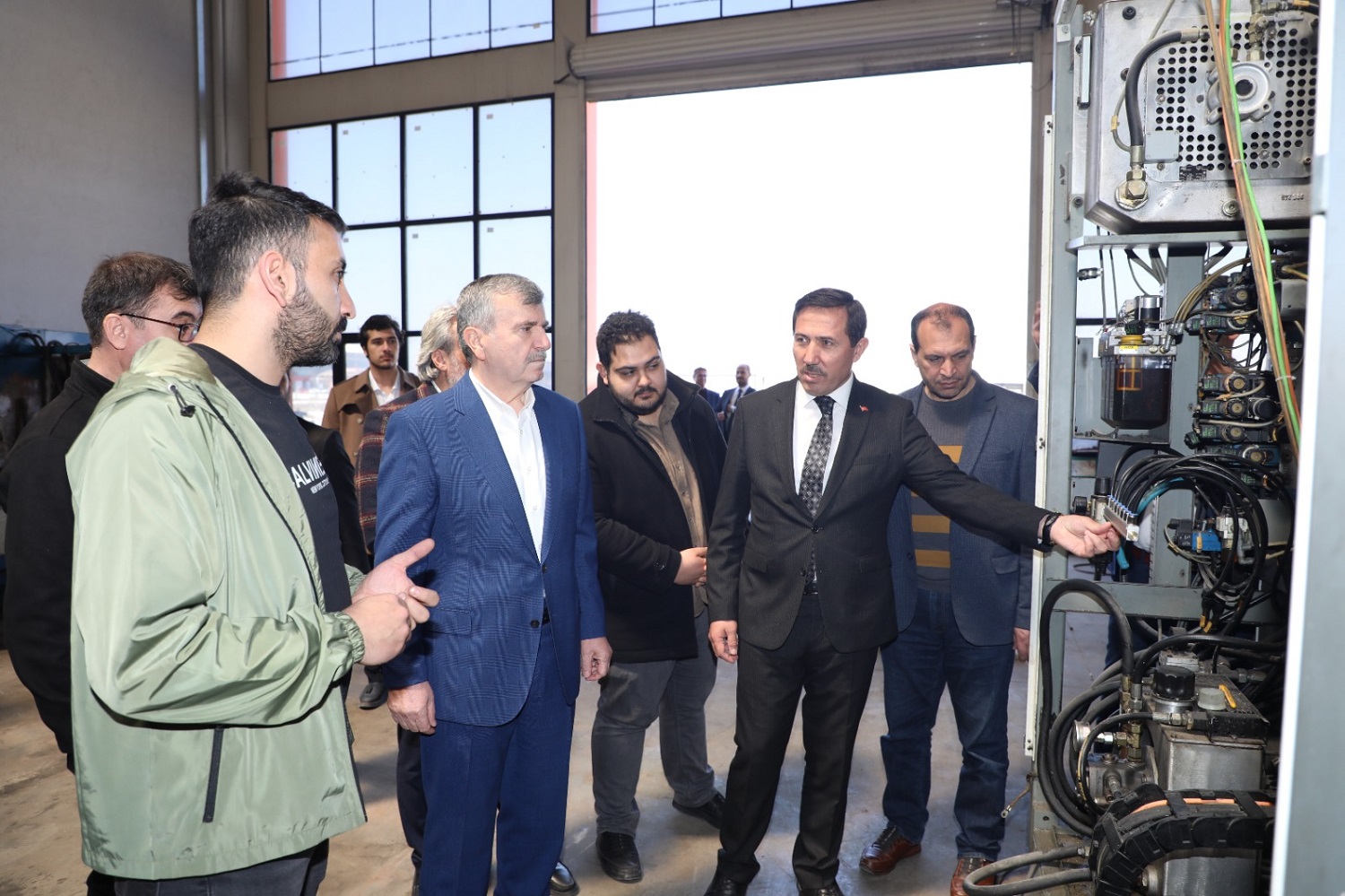 AK Parti seçim çalışmalarını sürdürüyor