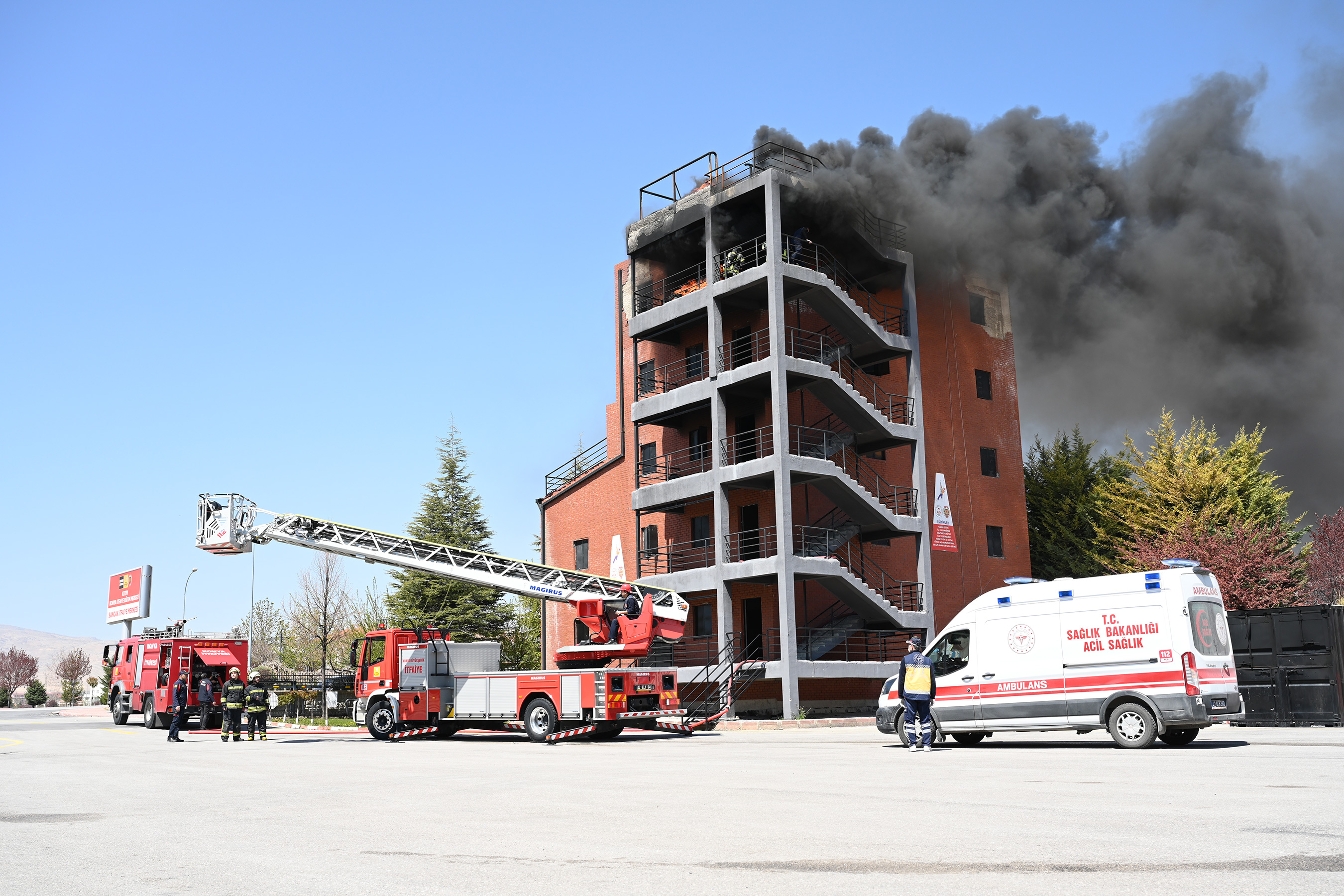 Makedonyalı itfaiyecilere eğitim verildi
