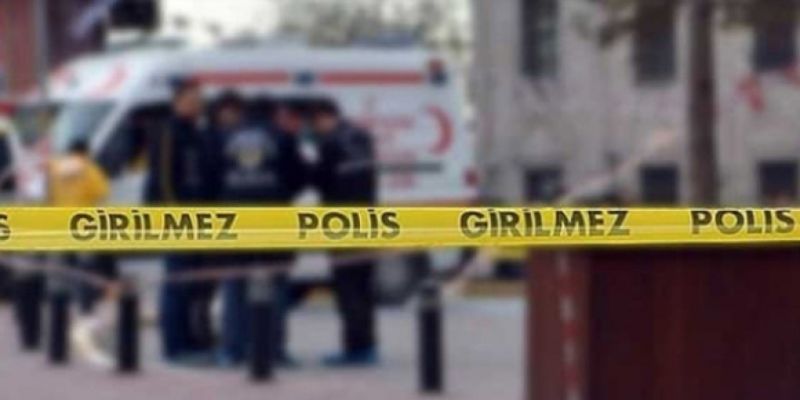 Emekli polis aracında ölü bulundu
