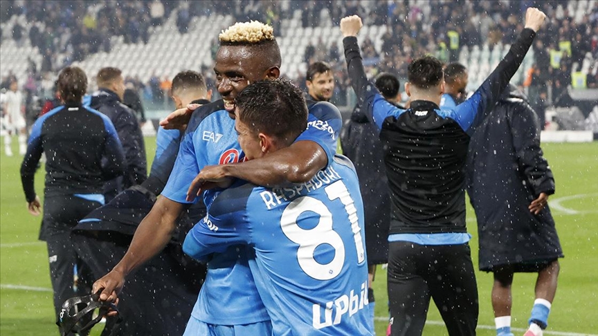 Serie A'da lider Napoli, Juventus'u yenerek zirvede arayı açtı