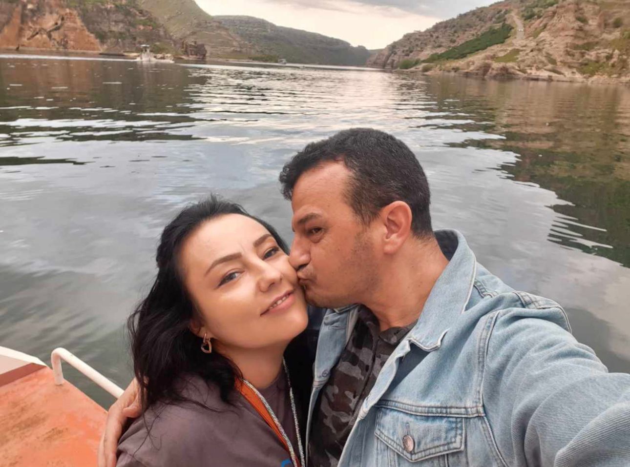 Zafer ve Semahat Erkek çiftinden mutluluk pozu