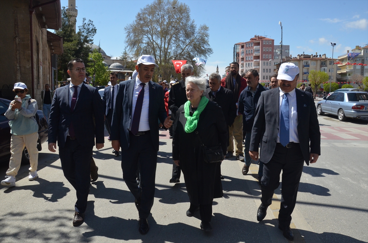 Sevgi ve Barış için yürüyorlar