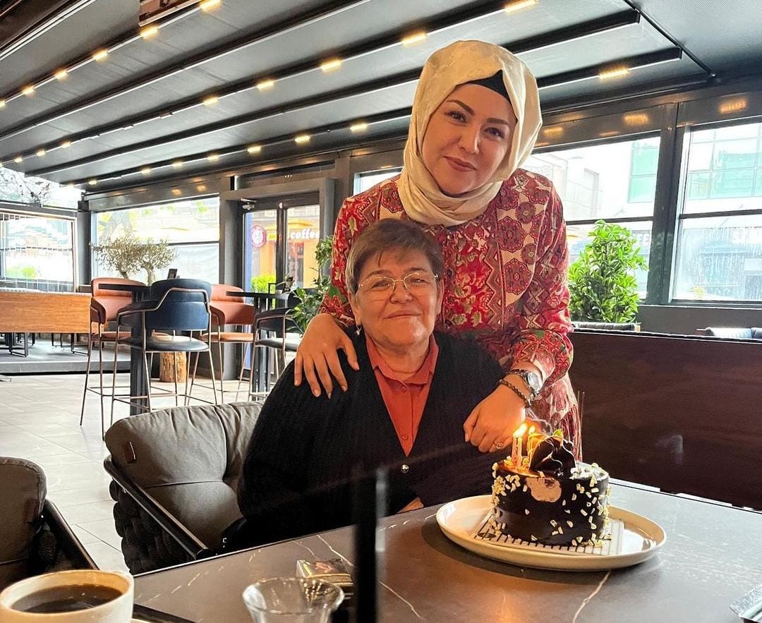 Yasemin hanımın annesiyle duygusal paylaşımı