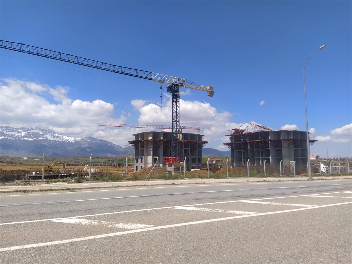 Çalıştığı inşaattan düştü