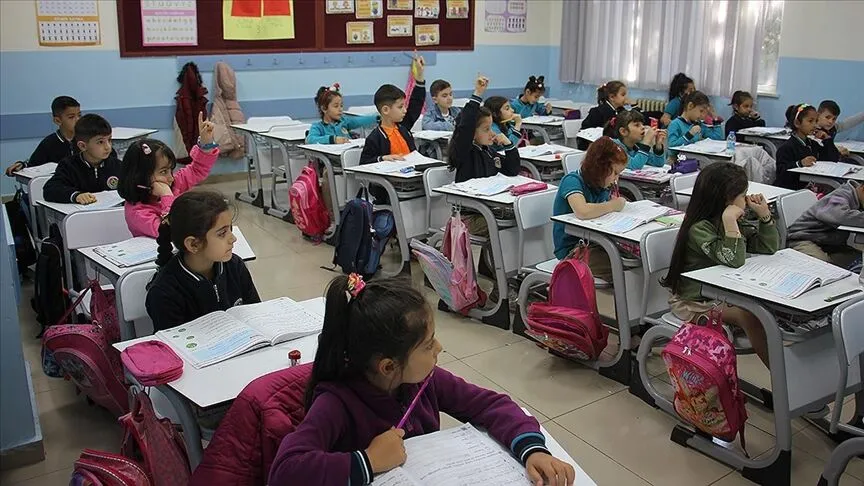 15 Mayıs'ta okullar tatil edildi