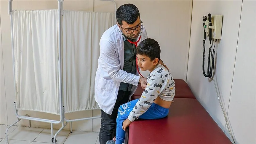 Sahra hastanesinde yaralar sarılıyor
