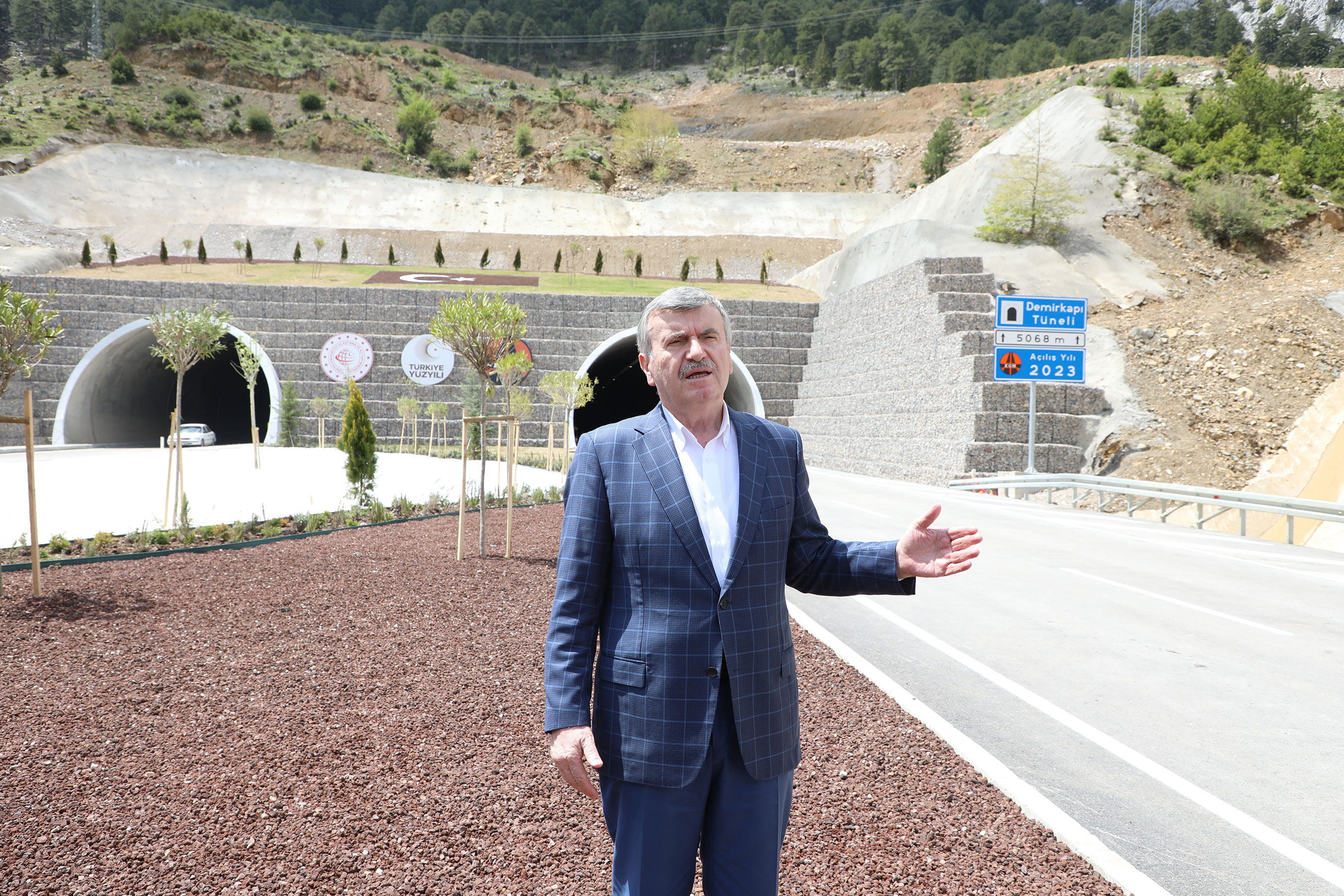 Tarihi yol tünele dönüştü