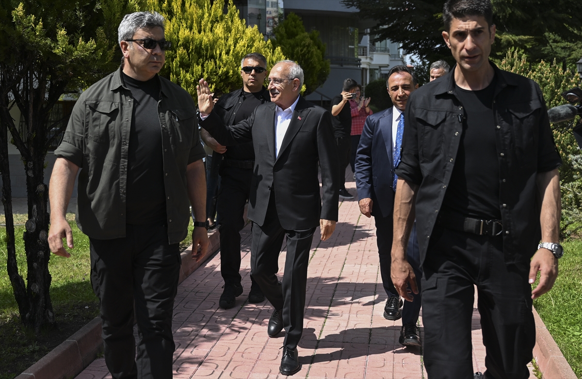 Kılıçdaroğlu parti genel merkezine geçti