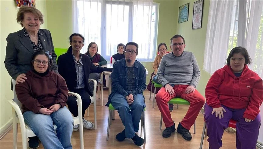 Gülser öğretmen hayatını engelli çocuklara adadı