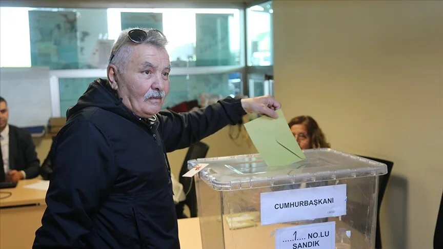 Sınır kapılarında oy verme başladı