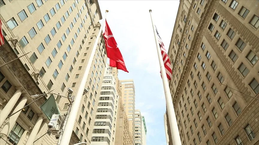 Wall Street'te Türk bayrağı dalgalandı