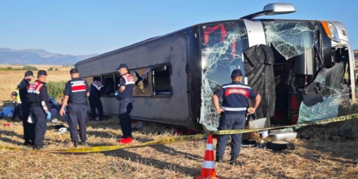 Amasya'da yolcu otobüsü devrildi