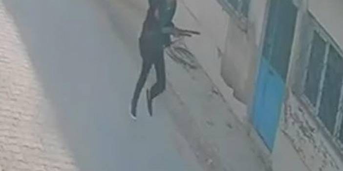 Manisa'da okulun önünde ateş açıldı