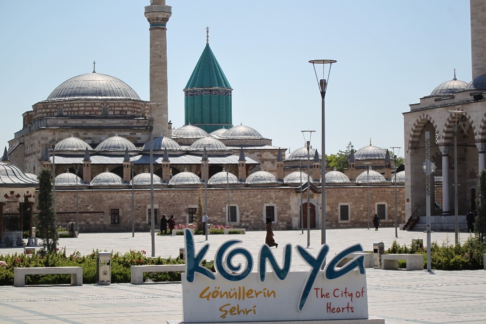 konyada-mevlana-muzesinin-yesil-kubbesindeki-cinil-1592217023655.jpg