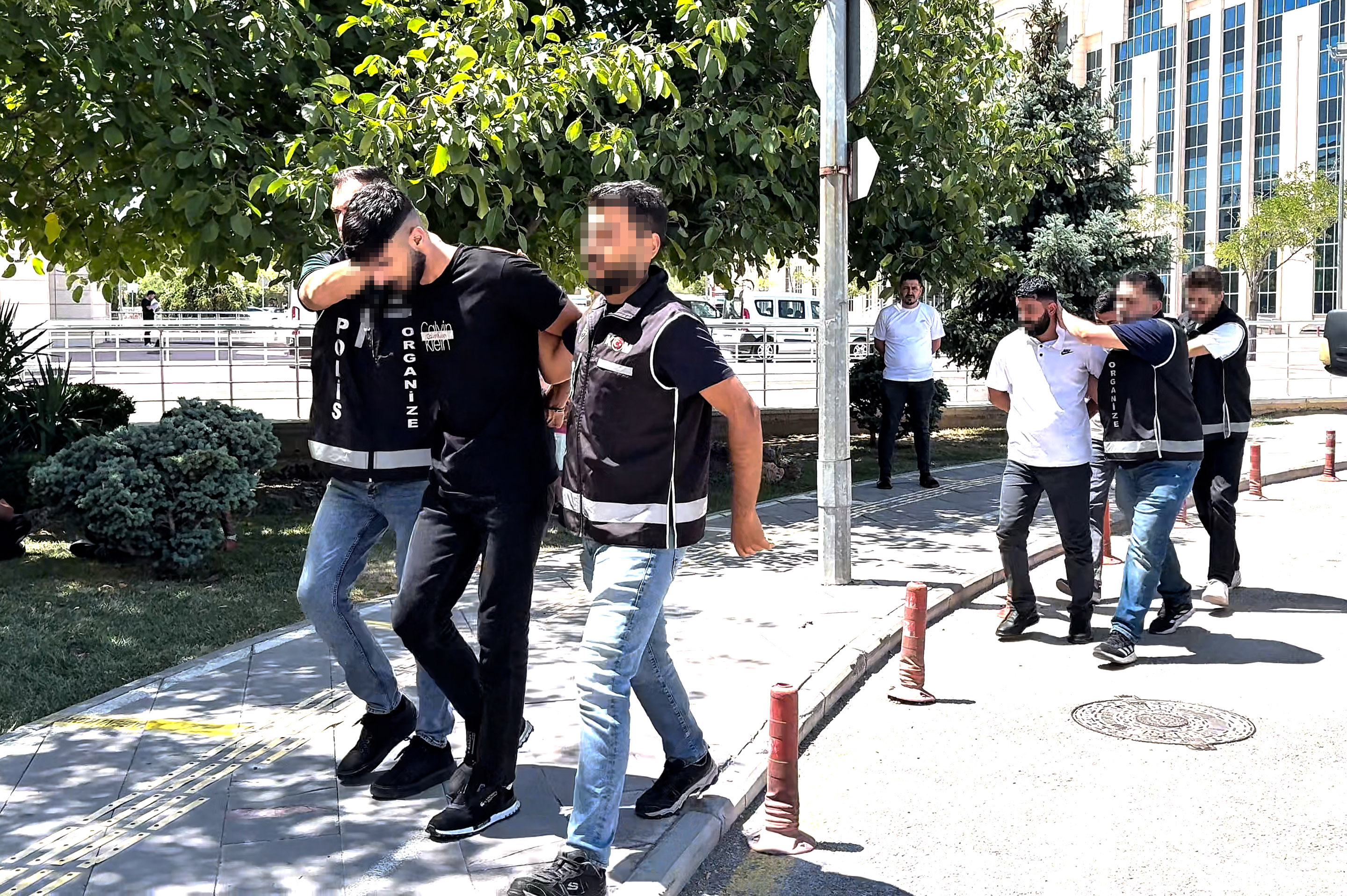 is-yerini-kursunlayan-supheliler-yakalan-852791-252944.jpg
