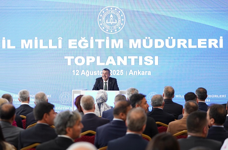 bakan-tekin-okul-kiyafeti-gorseli-okul-861224-255617.jpg