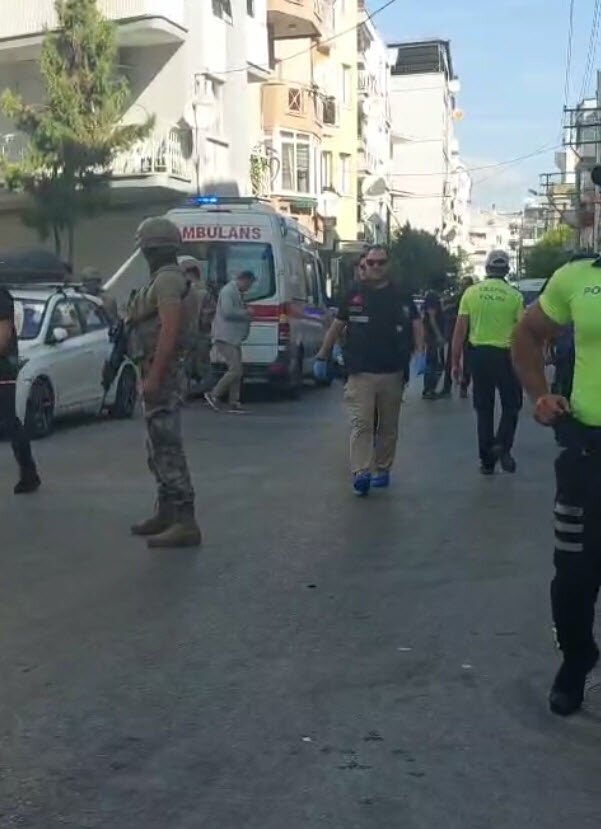 izmirde-polis-merkezine-silahli-saldiri-902758-268215.jpg