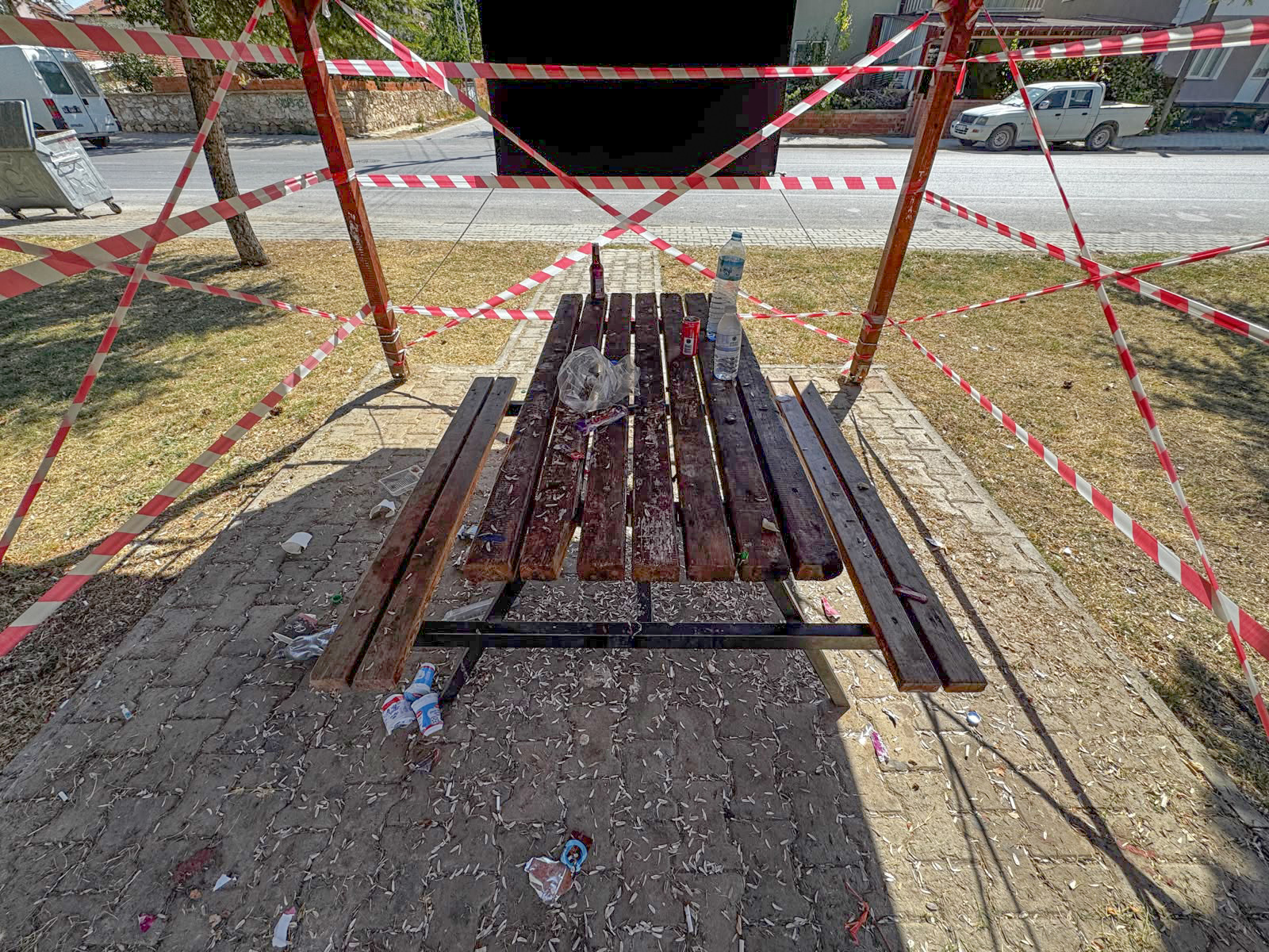 belediye-kirli-birakilan-kameriyeyi-7-gu-1508106-448709.jpg