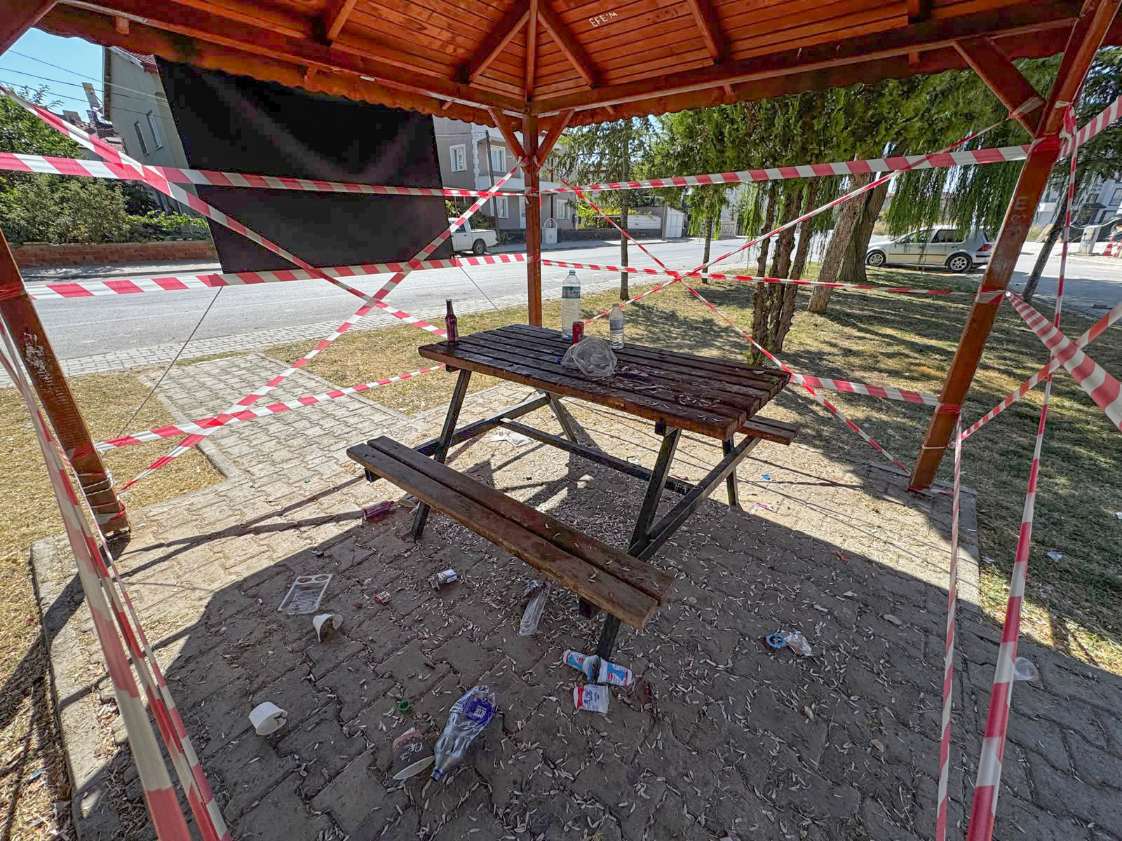 belediye-kirli-birakilan-kameriyeyi-7-gu-1508109-448709.jpg